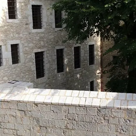 Design Appart O'prison.. Canal View & Old Prisons Apartment *